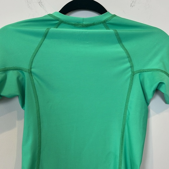 O'Neill Women's Size XS Short Sleeve Rashguard Green White UPF 50 - Picture 7 of 7